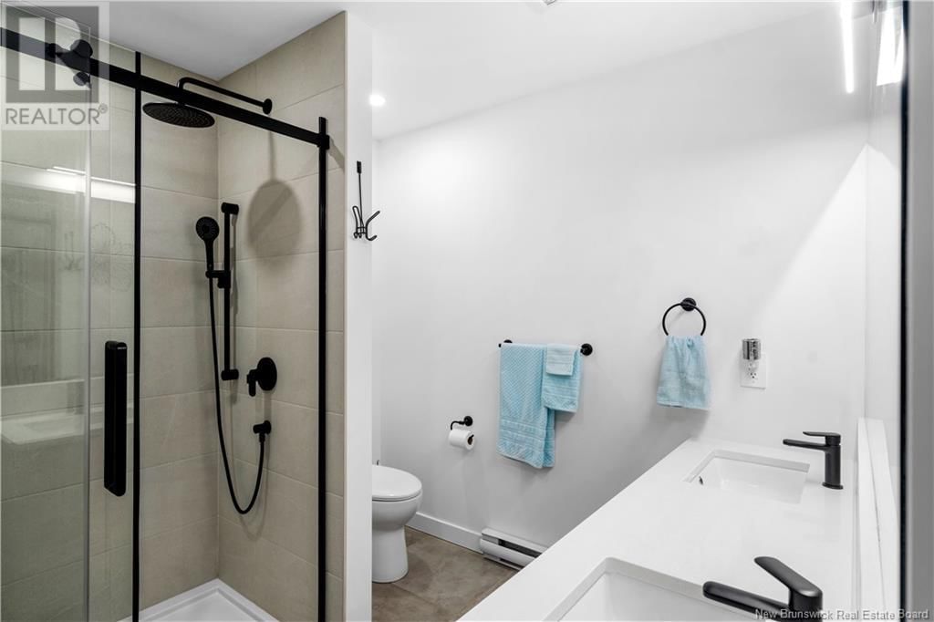 10 CAMELOT DRIVE Image 25