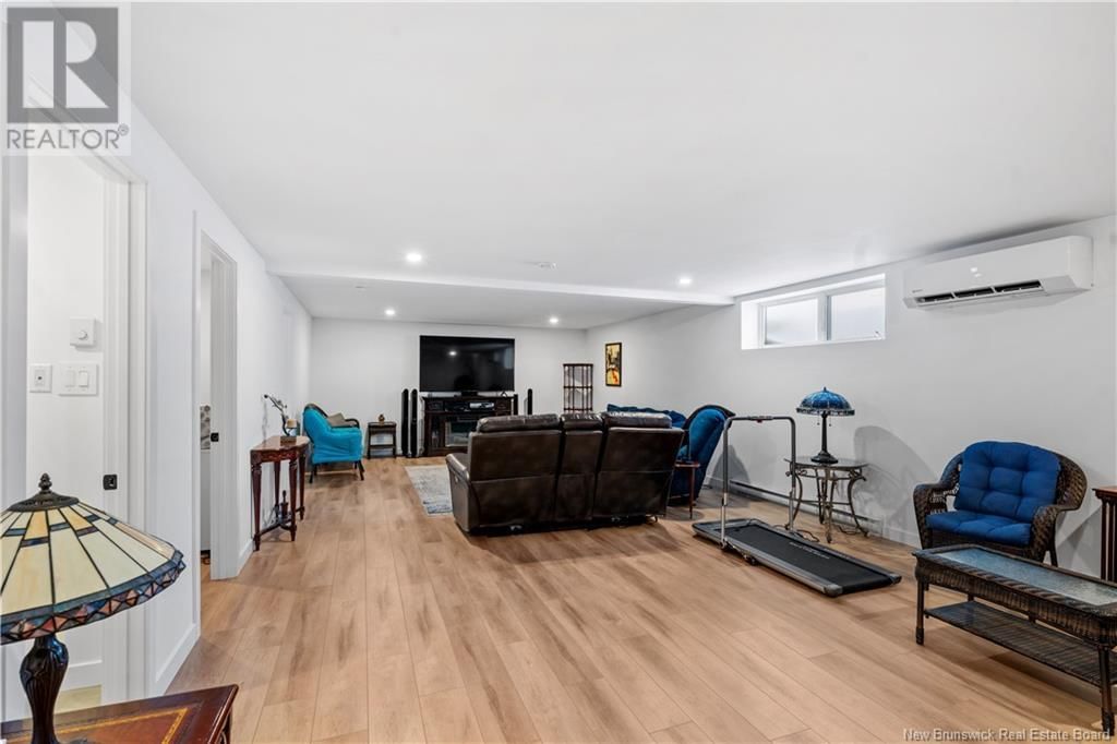 10 CAMELOT DRIVE Image 35