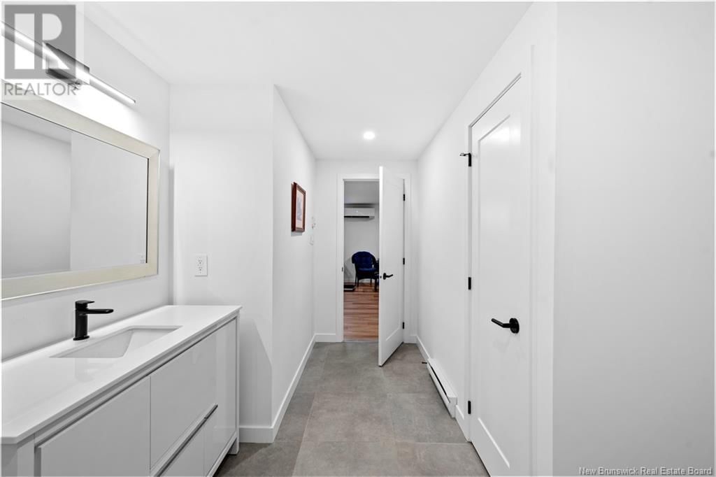 10 CAMELOT DRIVE Image 38
