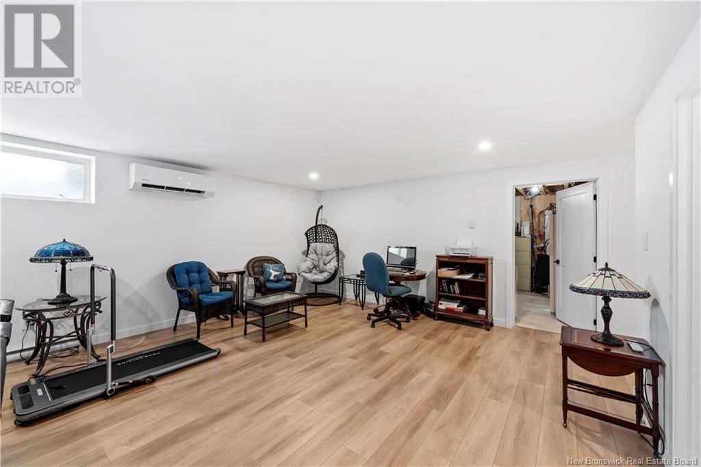 10 CAMELOT DRIVE Image 39