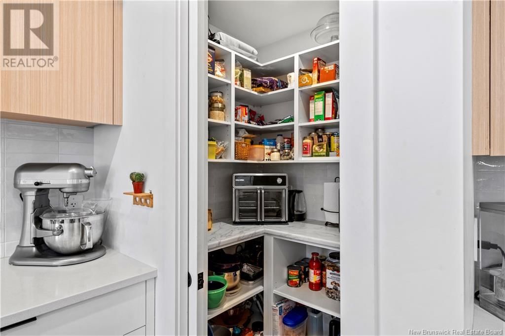 10 CAMELOT DRIVE Image 8