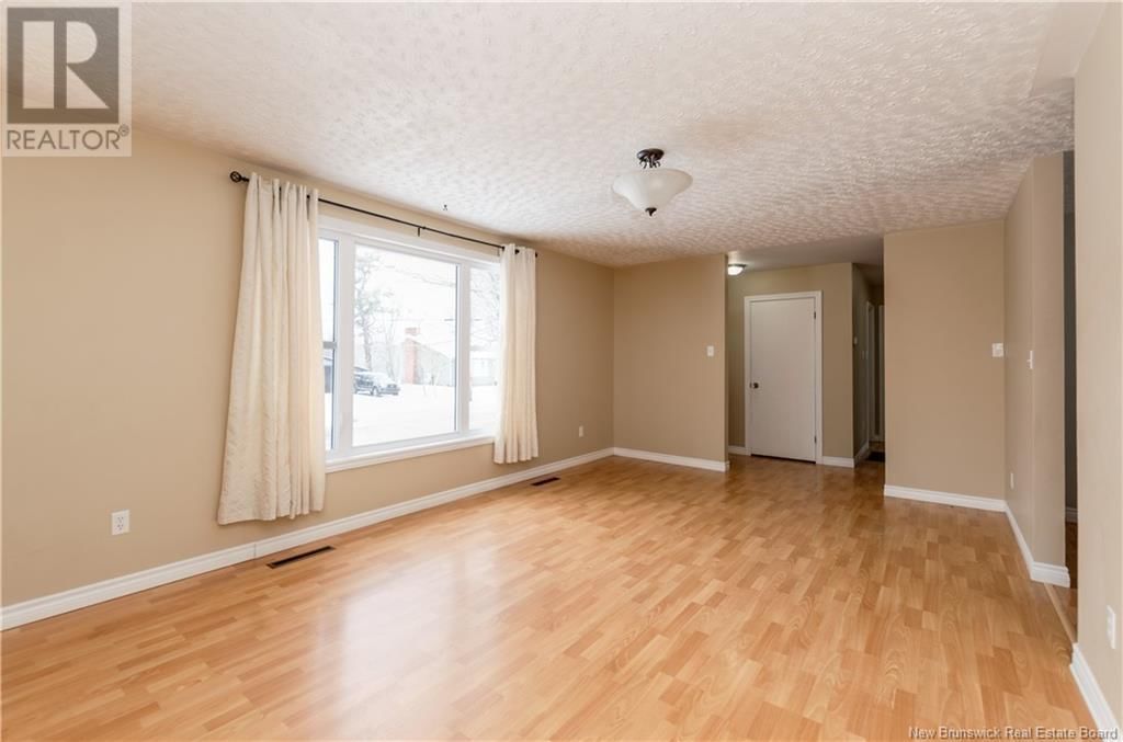 4 HIGHLAND DRIVE Image 18