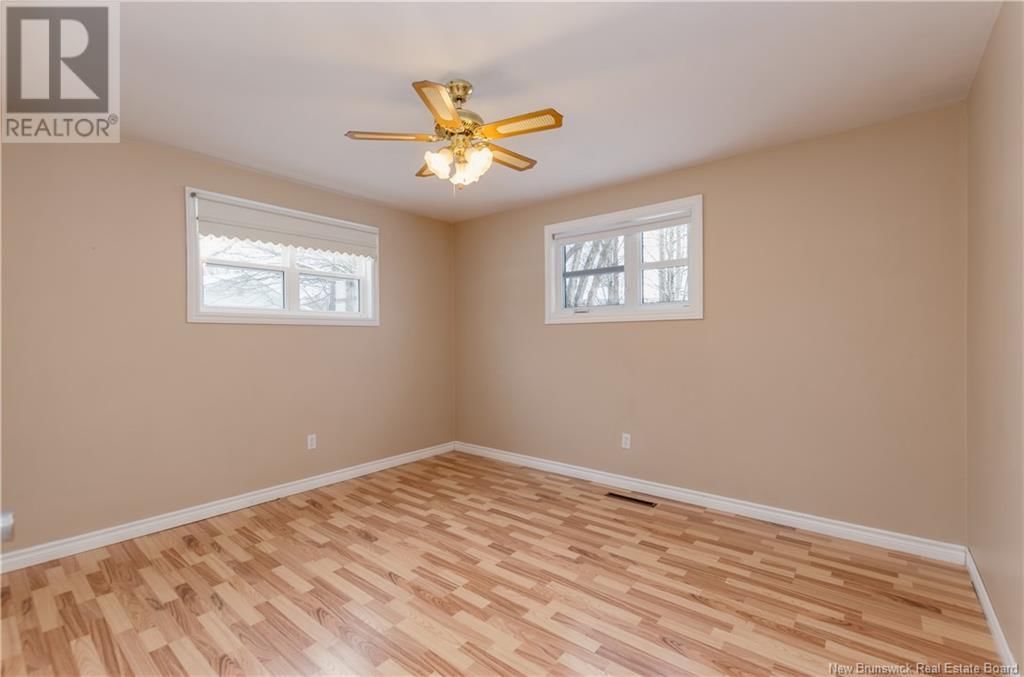 4 HIGHLAND DRIVE Image 32