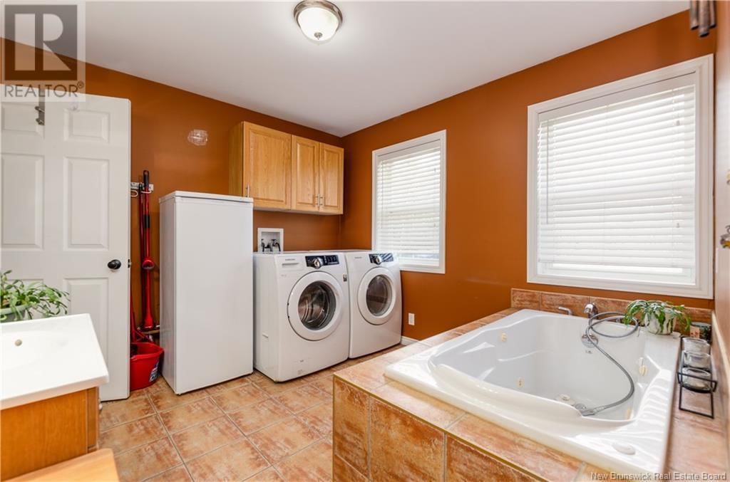 130 NICHOLAS DRIVE Image 12
