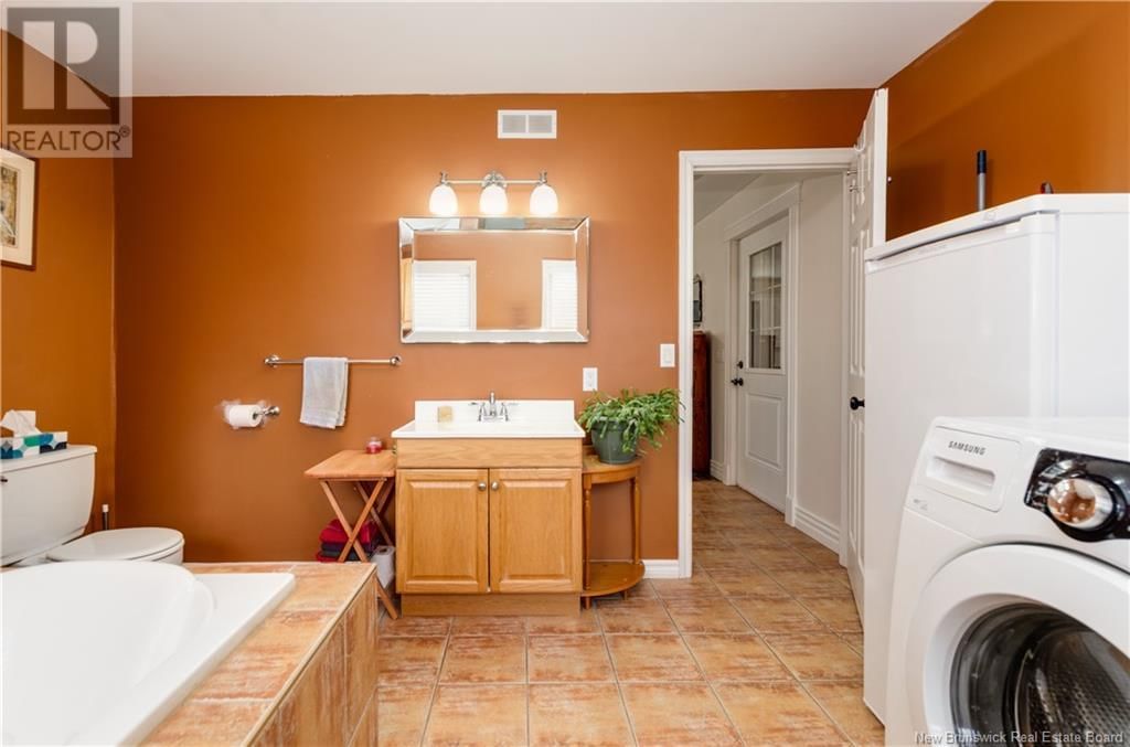 130 NICHOLAS DRIVE Image 13
