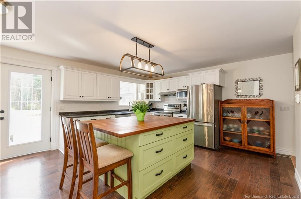 130 NICHOLAS DRIVE Image 15