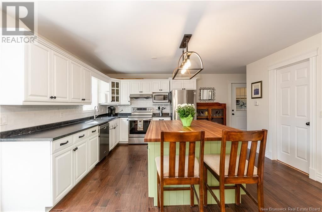 130 NICHOLAS DRIVE Image 16