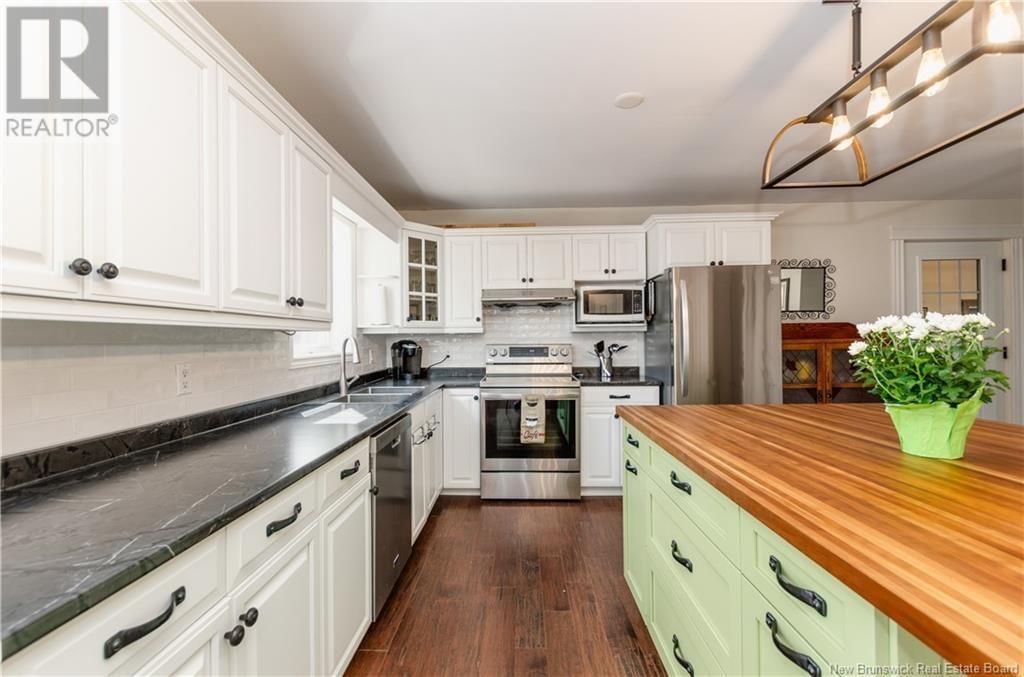130 NICHOLAS DRIVE Image 17