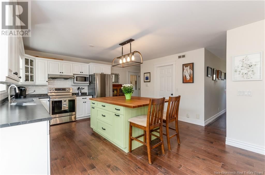 130 NICHOLAS DRIVE Image 18