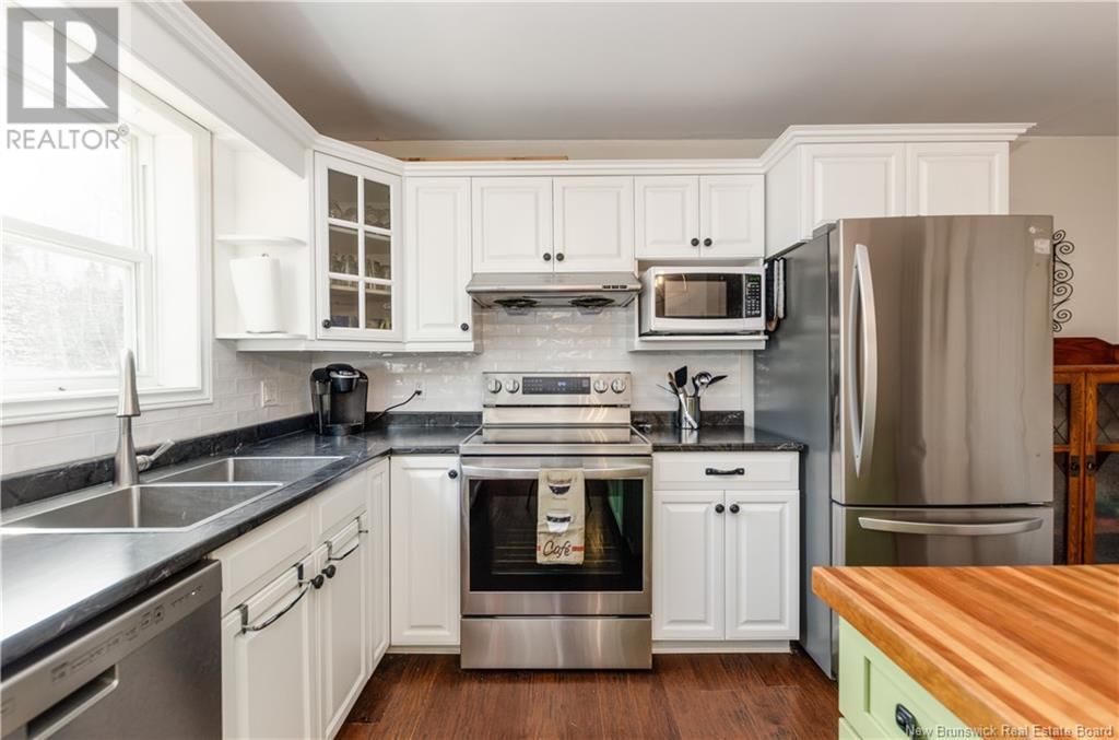 130 NICHOLAS DRIVE Image 19
