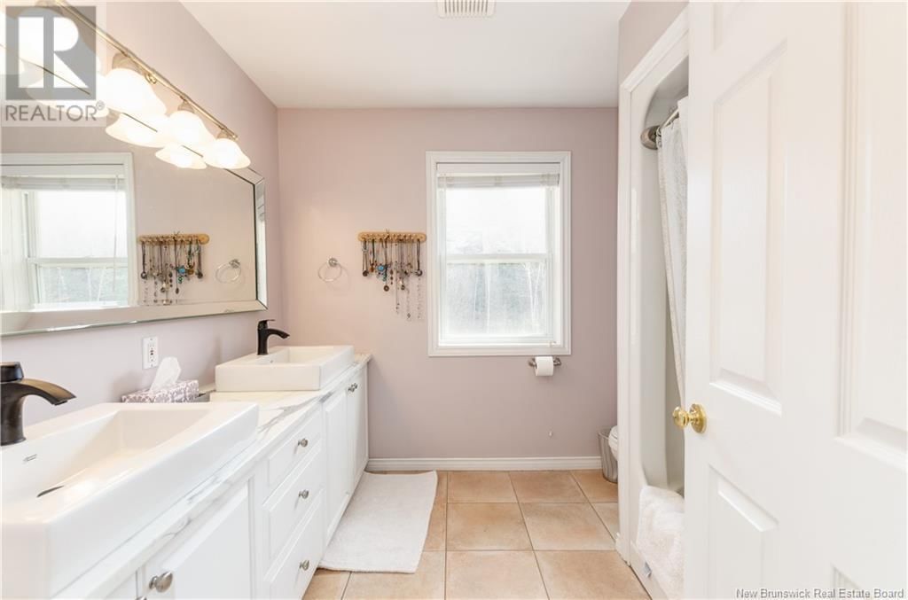 130 NICHOLAS DRIVE Image 31