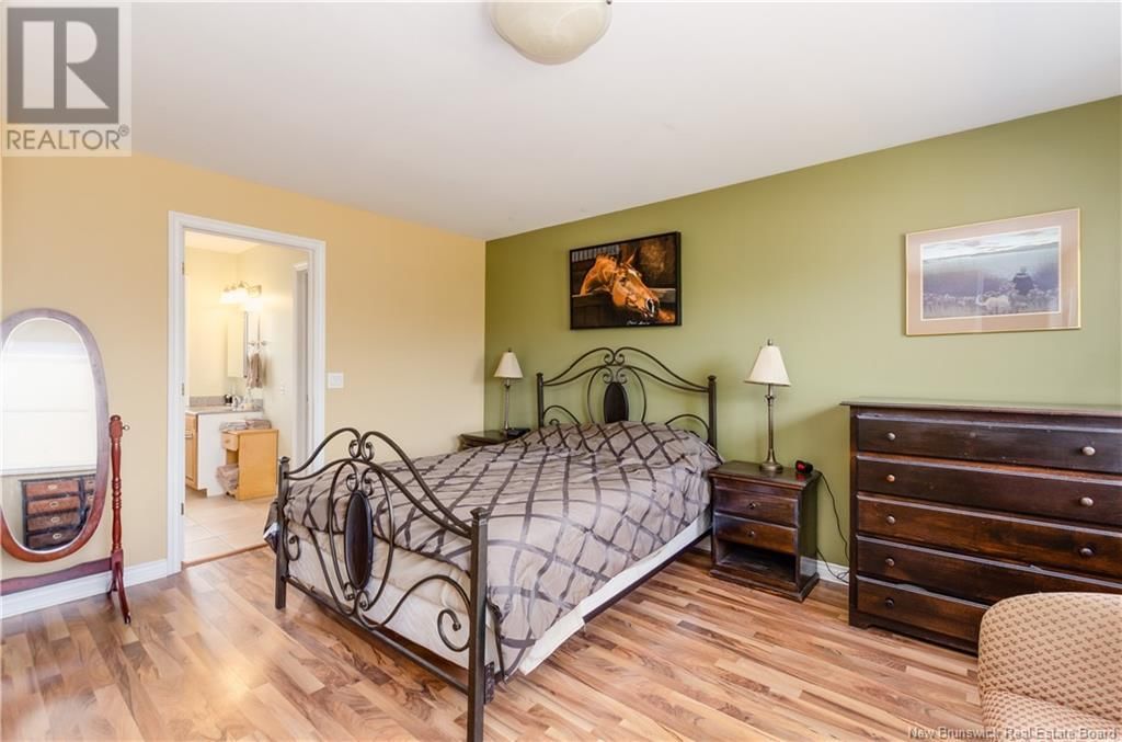 130 NICHOLAS DRIVE Image 32