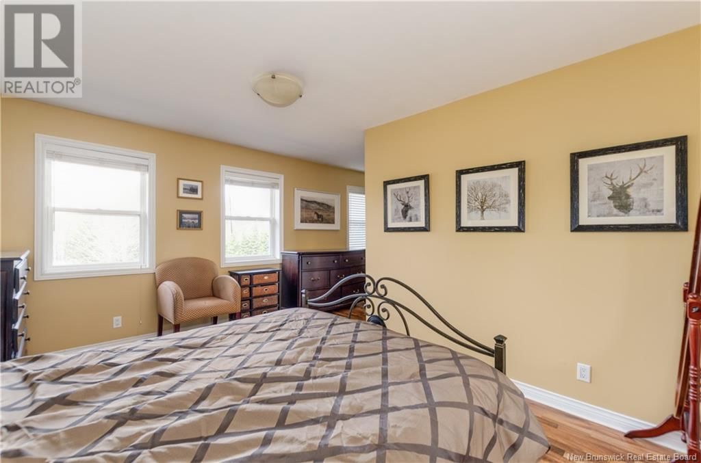 130 NICHOLAS DRIVE Image 33
