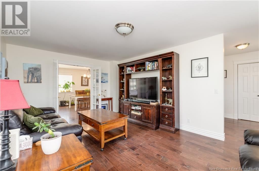 130 NICHOLAS DRIVE Image 35