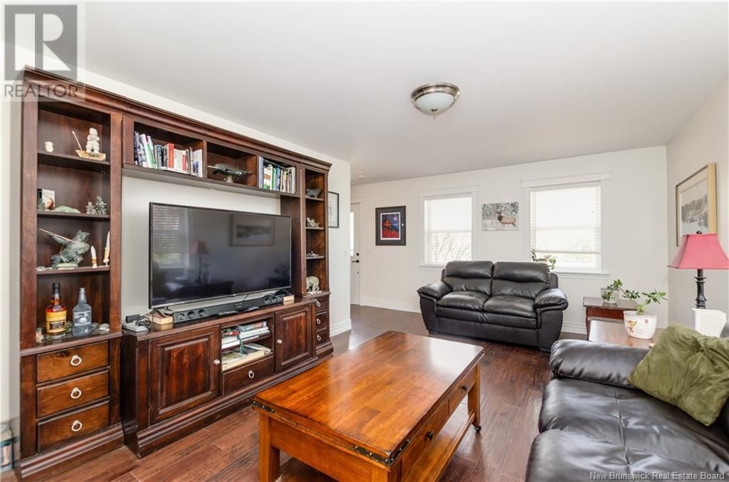 130 NICHOLAS DRIVE Image 36