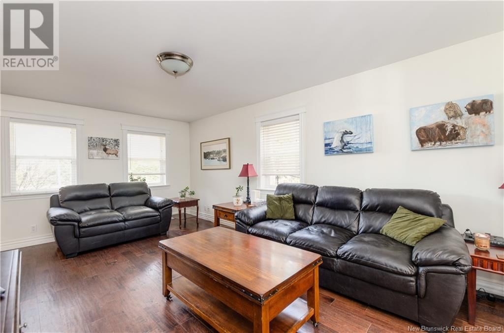 130 NICHOLAS DRIVE Image 37