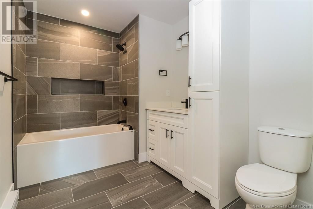 15 BELLBOTTOM WAY Image 32