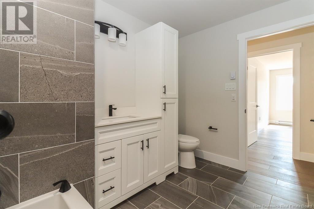 15 BELLBOTTOM WAY Image 33