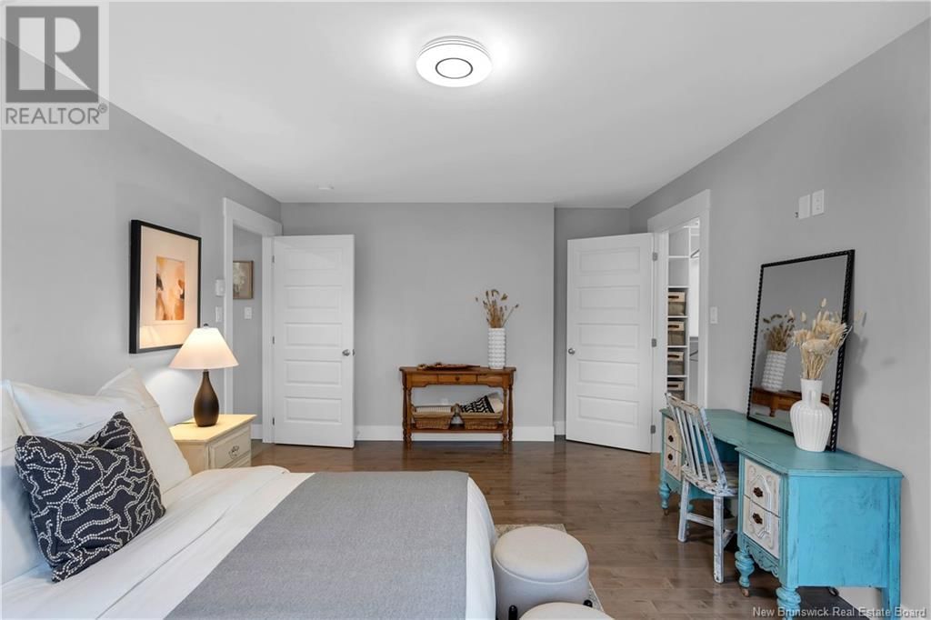 323 CENTRALE STREET Image 18