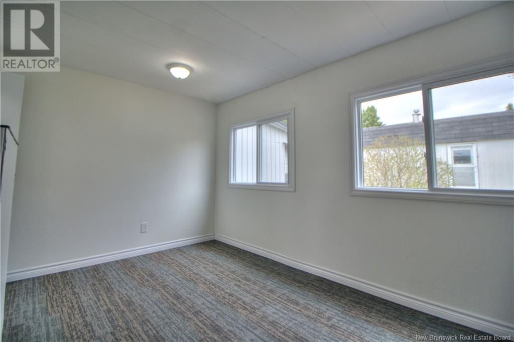 19 LAURA LANE Image 10