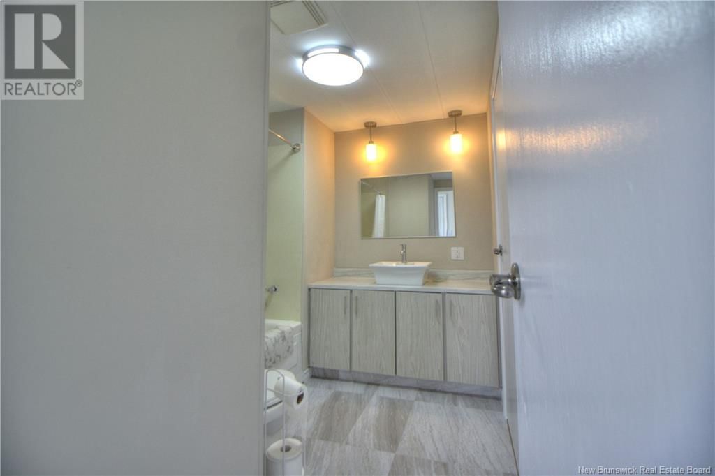 19 LAURA LANE Image 11