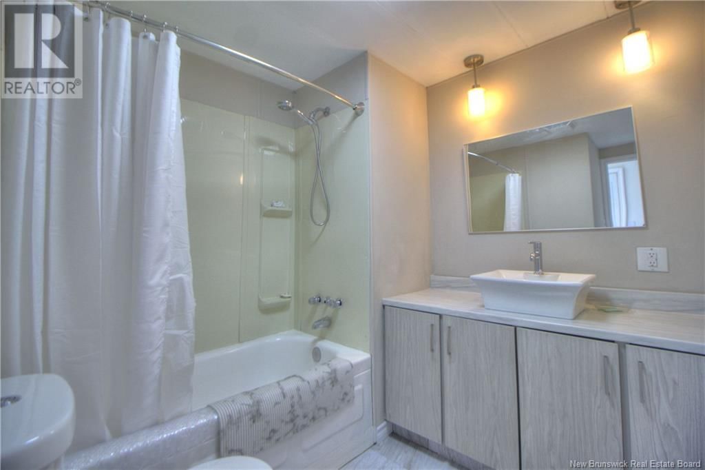 19 LAURA LANE Image 12