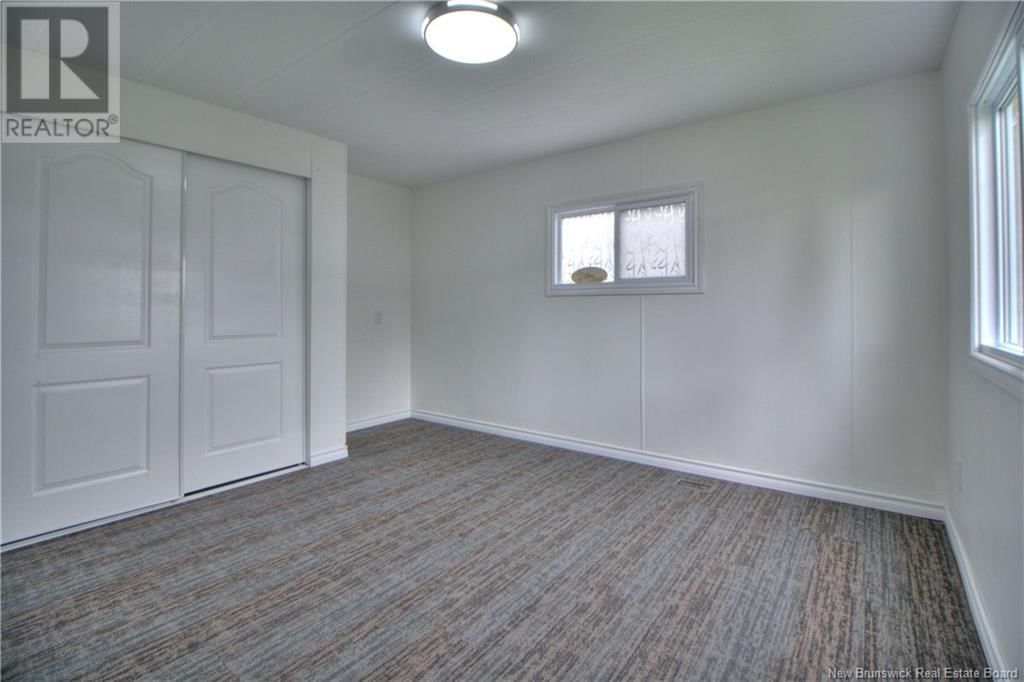19 LAURA LANE Image 13