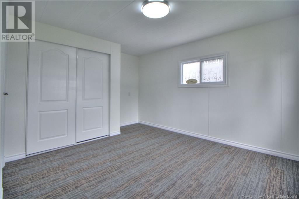 19 LAURA LANE Image 14