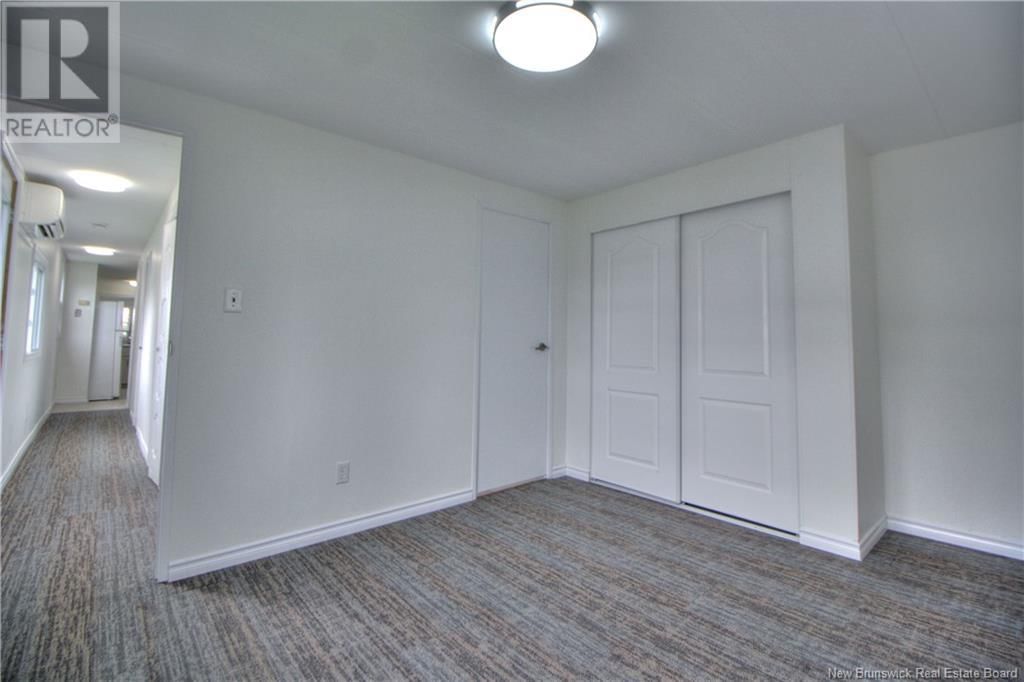 19 LAURA LANE Image 15
