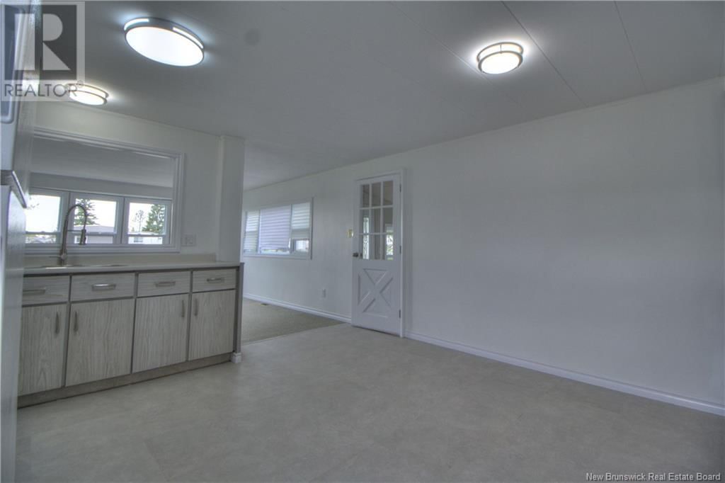 19 LAURA LANE Image 16