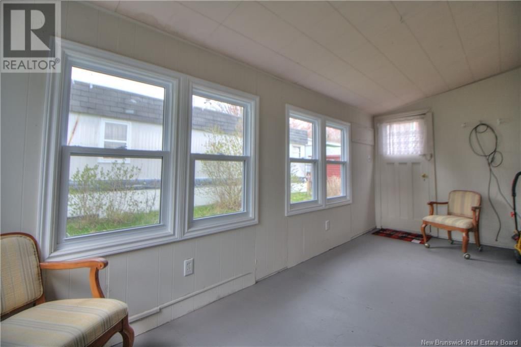 19 LAURA LANE Image 17