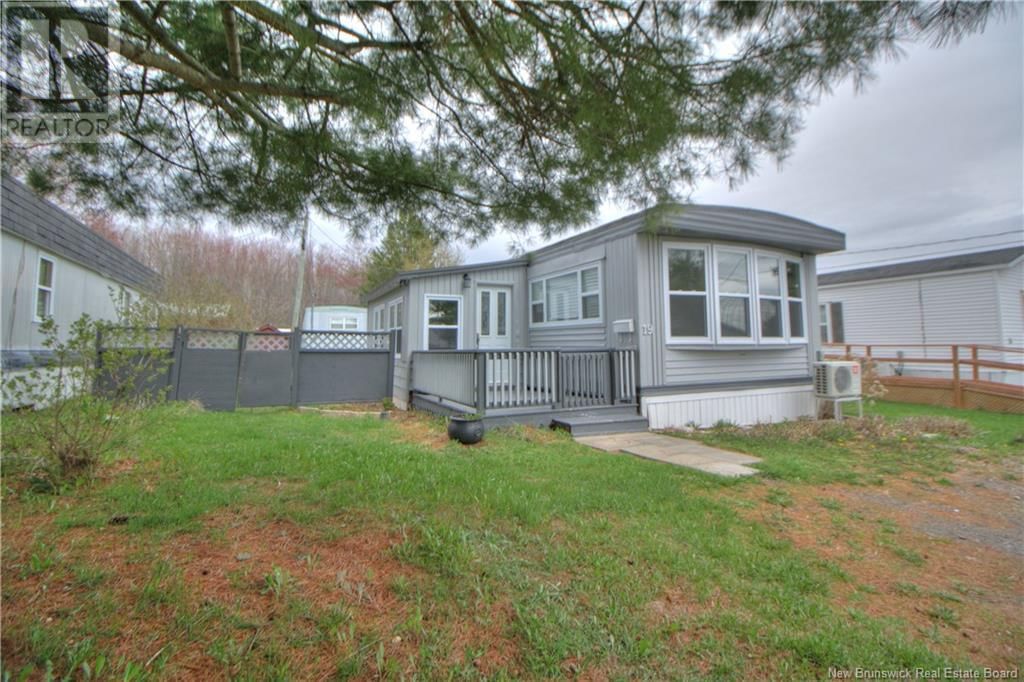 19 LAURA LANE Image 18