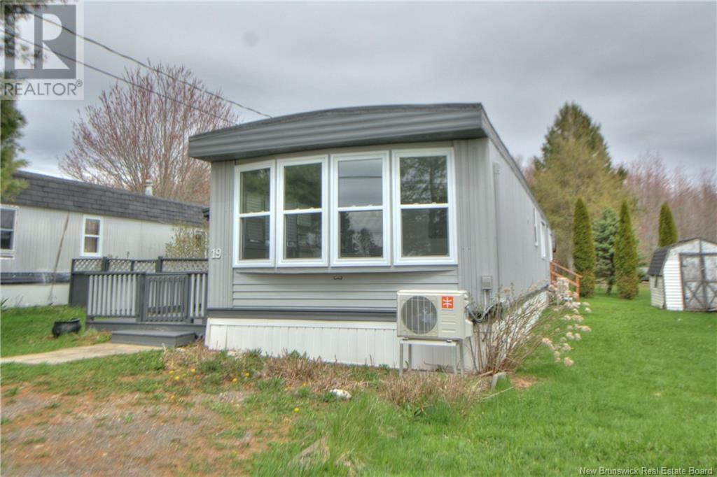 19 LAURA LANE Image 19