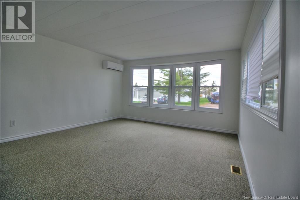 19 LAURA LANE Image 4