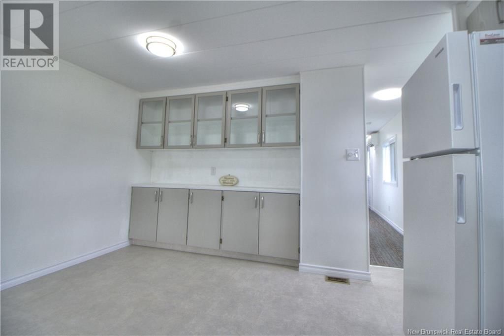 19 LAURA LANE Image 6