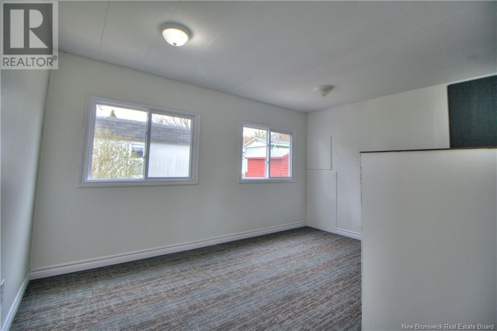 19 LAURA LANE Image 8
