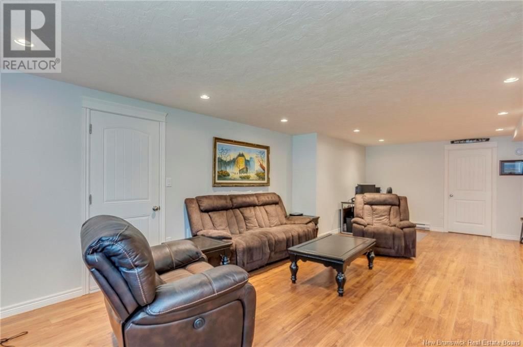 66 SQUIRE AVENUE Image 32