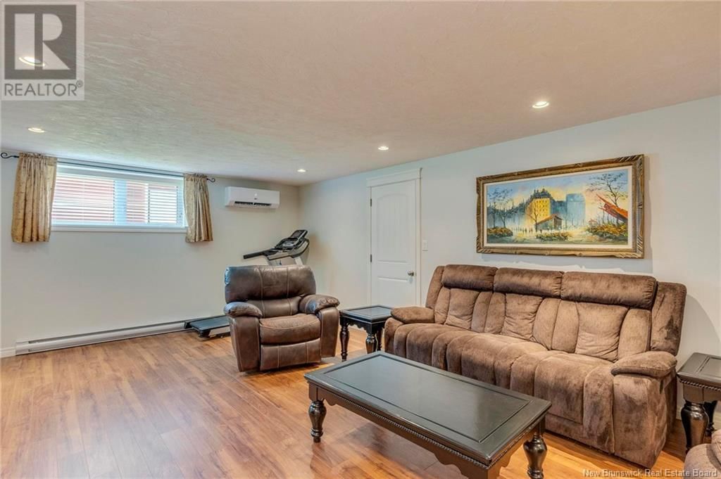 66 SQUIRE AVENUE Image 33