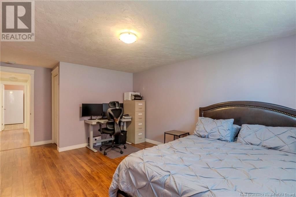 66 SQUIRE AVENUE Image 36
