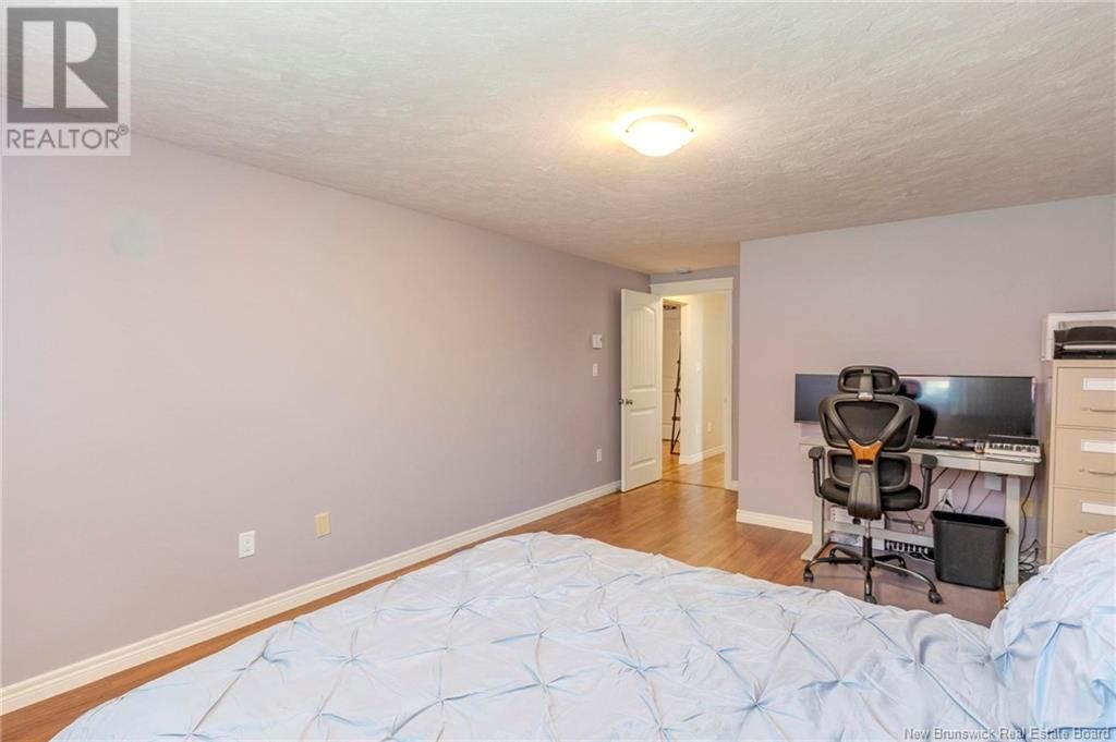 66 SQUIRE AVENUE Image 38