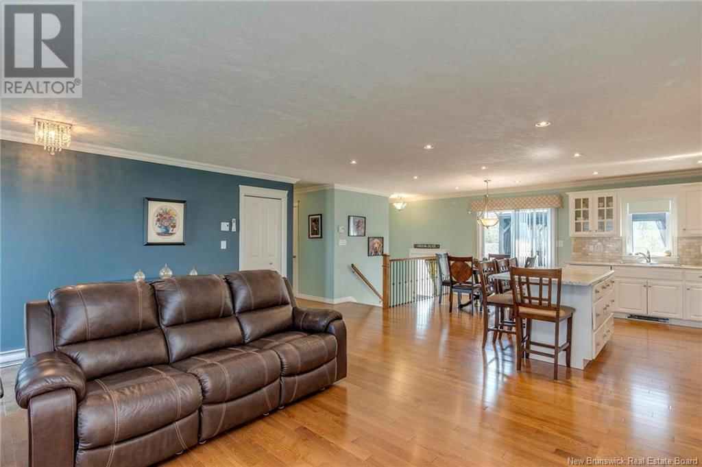 66 SQUIRE AVENUE Image 7