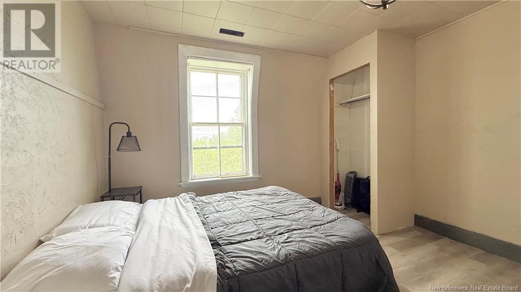 1740 BRIDEAU AVENUE Image 33