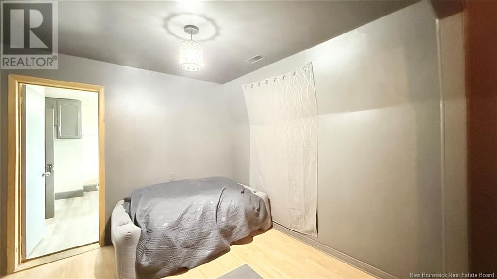 1740 BRIDEAU AVENUE Image 40