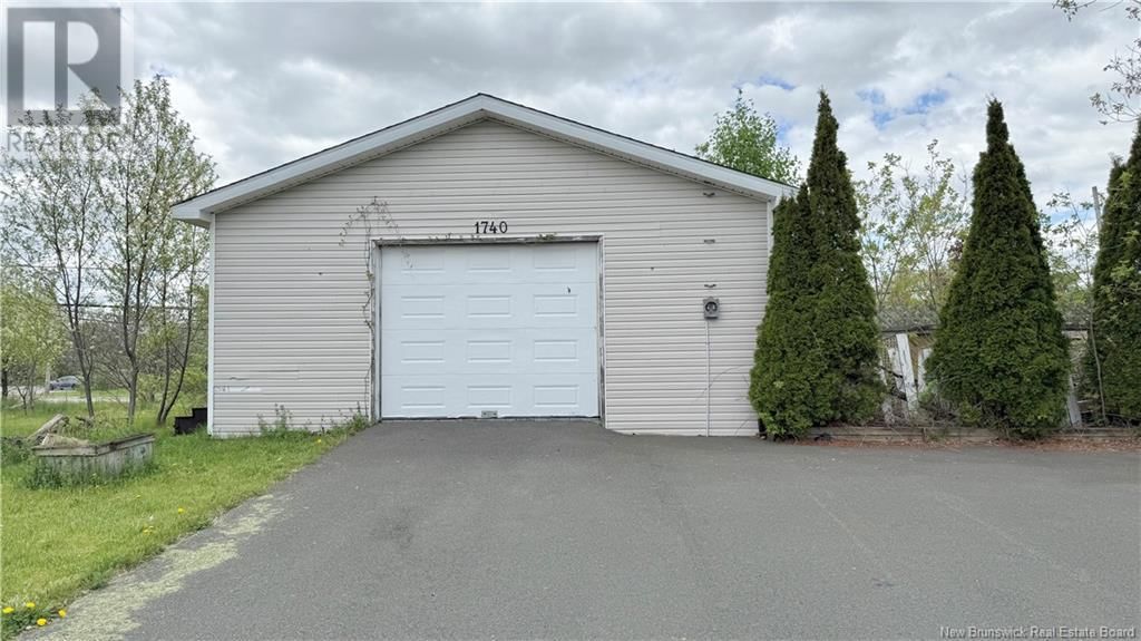 1740 BRIDEAU AVENUE Image 43