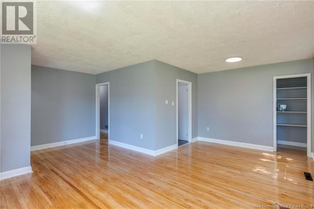 8 SILVER CRESCENT Image 11