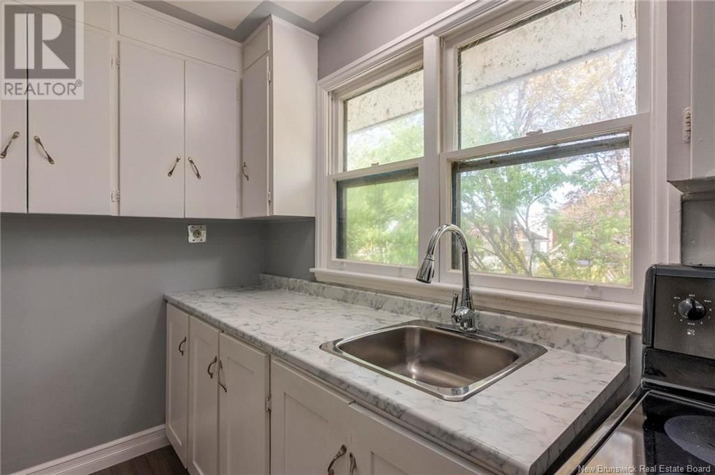8 SILVER CRESCENT Image 12