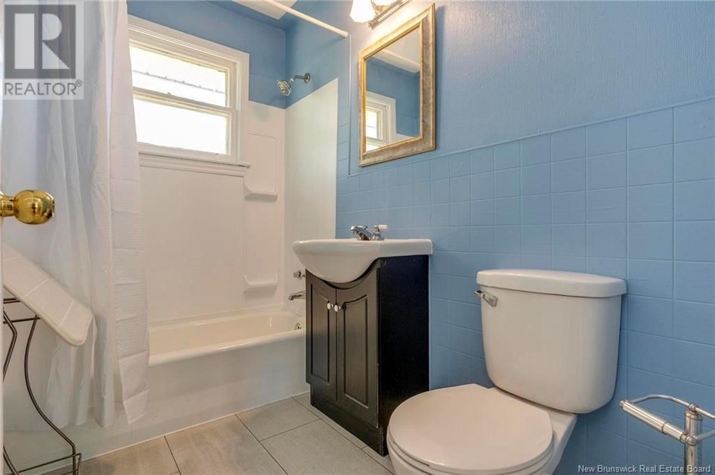 8 SILVER CRESCENT Image 16