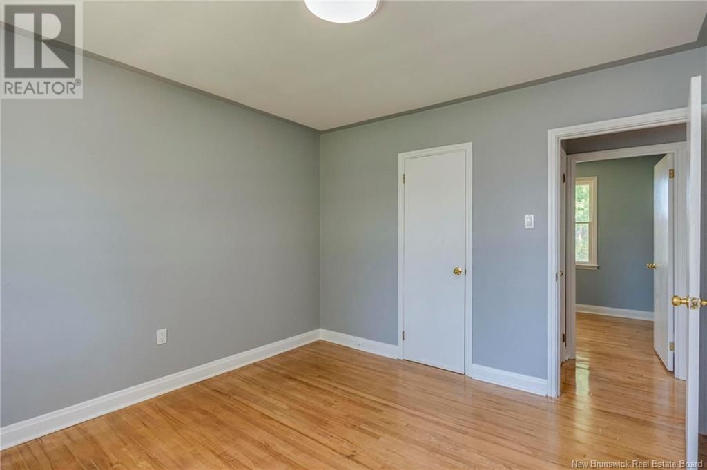 8 SILVER CRESCENT Image 17