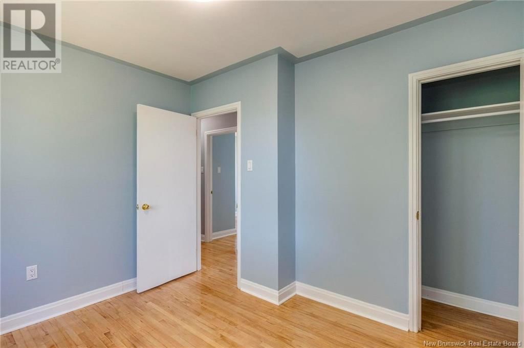 8 SILVER CRESCENT Image 18