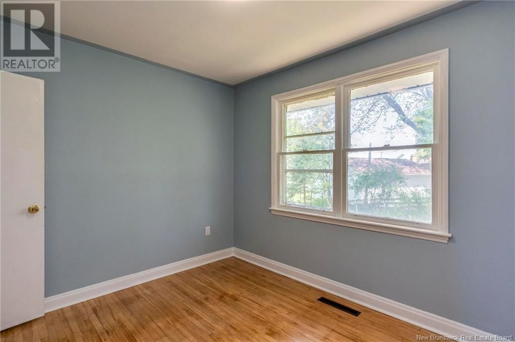 8 SILVER CRESCENT Image 19